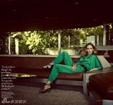 组图：艾米莉-布朗特《BAZAAR》似出水芙蓉