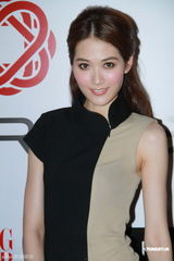 高清组图：蒙嘉慧怒对偷拍者 直言艺人很可怜 