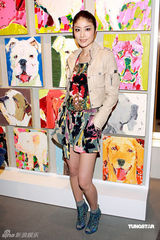 幻灯图集：方力申开画廊众星捧场 陈慧琳等助阵