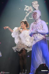 组图：梁静茹演唱会落幕 与表哥同台合唱