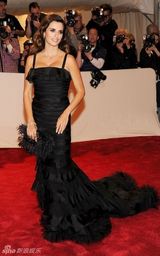 组图：美国时装学院庆典举行 众明星红毯竞艳