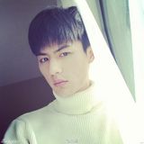 组图：张亮超模好友刘畅走红 长腿奶爸偶像颜