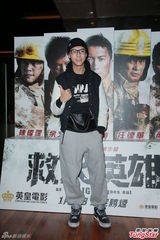 组图：谢霆锋否认豪宅赠前妻 新年与两子聚天伦