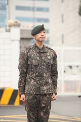 独家高清：Rain退伍行军礼哽咽 多国粉丝迎接