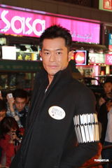 组图：古天乐曝儿时圣诞糗事 送花给女生被当众扔掉