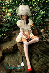 组图：江伊涵拍森林系写真 展典雅高贵气质