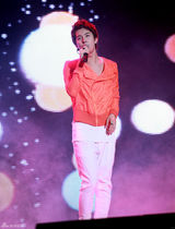 高清组图：韩星金亨俊开生日会 帅气热舞与粉丝互动