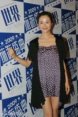 幻灯：江一燕集蝴蝶元素于一身 打造时尚甜美风