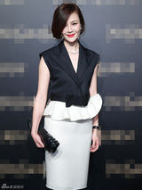 组图：刘孜复古红唇看秀 黑白裙装优雅