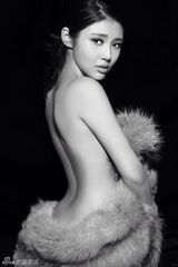 组图：足球宝贝徐冬冬发全裸写真庆恒大夺冠