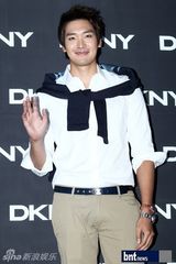 组图：少女时代CNBLUE等众星助阵品牌发布会