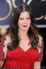 组图：马西娅-盖伊-哈登化身红色美人鱼亮相