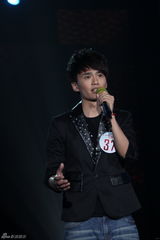 幻灯图：《快男》突围第3场摇滚小子叫板黑面判官