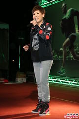 组图：桂纶镁凤小岳出席活动相约夜跑