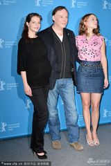 组图：《美女与野兽》发布会 蕾雅粉衣显清新