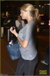 组图：抖奶超模阿普顿双峰高耸窒息诱惑