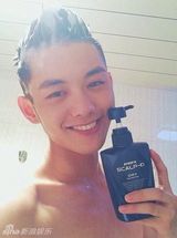 组图：最帅地铁司机迷倒女网友 俊朗外形当模特