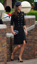 高清组图：英国王妃凯特-米尔顿军旅风装扮现身
