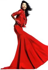 组图：吕燕登香港芭莎开年封面性感惹火