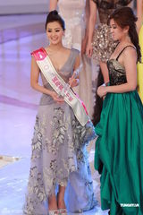 组图：2012港姐竞选现场 张名雅获国际亲善小姐