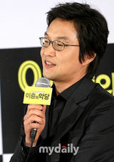 组图：金慧秀韩石圭出席《二楼的恶棍》媒体首映