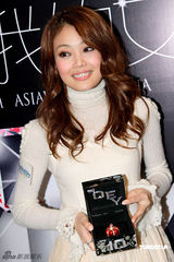 幻灯图集：容祖儿变身“女皇” 称不会去亚视做宣传