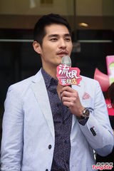 组图：蓝正龙新剧开播 为收视要求长泽雅美脱衣