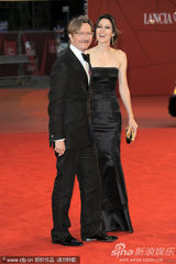 组图：《锅匠》首映 科林费斯加里奥德曼携妻亮相