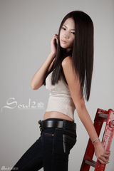 高清组图：韩国车模李美贤牛仔裤写真 线条优美