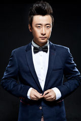 组图：李滨写真显单眼皮男生帅气一面