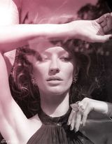 组图：超模辣妈吉赛尔-邦辰登《Vogue》封面