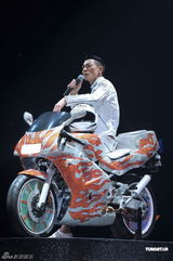 组图：刘嘉玲代老公支持刘德华 陈玉莲汪明荃助阵 