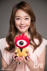 组图：韩星全素敏时尚写真 百搭裙装秀优雅风情