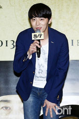 组图：宋康昊等答谢《观相》观众 李钟硕缺席