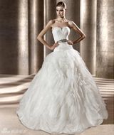 组图：欧美2012年婚纱系列发布 彰显高雅气质