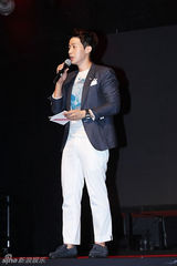 组图：韩歌手李贞贤发新歌《V》穿婚纱变鬼新娘