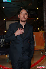 组图：张震郑雨盛执导电影 王家卫捧场