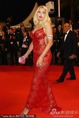 高清图：《注脚》首映 《花花公子》女模透视装撩人