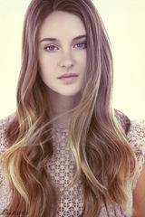 组图：谢琳-伍德蕾拍清新写真显俏皮