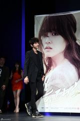 高清组图：韩片《狼族少年》发布宋仲基朴宝英亮相