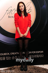 组图：朴诗妍出席化妆品专卖店开业仪式