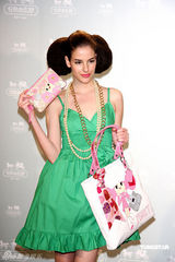 高清图：王心凌短裙走秀 大摆可爱姿势展青春活力