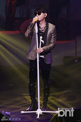 组图：韩歌手李承焕发片 前妻蔡琳同日宣布恋情