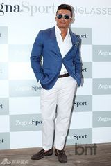 组图：孙丹菲金载沅等戴墨镜出席活动