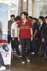 高清组图：韩团2PM全员休闲装亮相粉丝签名会