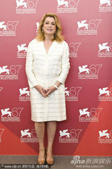 高清图：《傀儡》发布会 老美女凯瑟琳-德纳芙现身