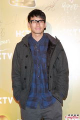 组图：香港电视办圣诞派对 王维基招揽亚视弃将