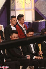 组图：杨怡凭《名媛望族》获最佳女主角