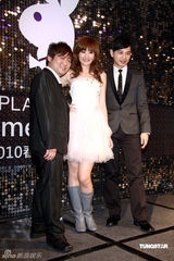 幻灯组图：梁文音现身时尚派对 安心亚公主造型抢眼