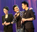 高清图：丁子峻发起慈善演唱 杨千嬅丁子高夫妇捧场